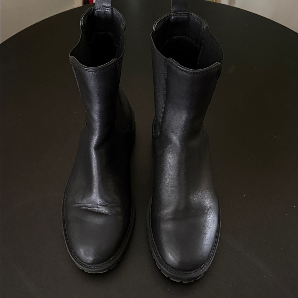 Banana Republic Black Leather Chelsea Boots. Women’s Sz 8 - Picture 2 of 8